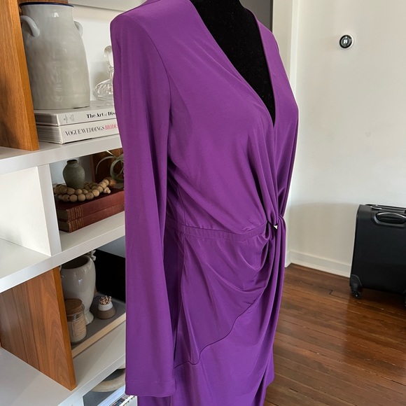 Aritzia Babaton purple ruching dress in size medium - Picture 6 of 8